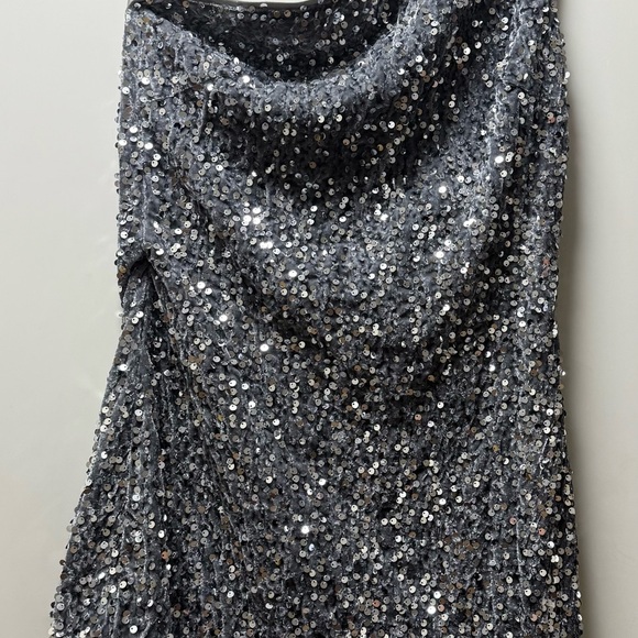 New One Shoulder Body-con Sleeveless Grey Sequence Short Dress. Size Large. - Picture 6 of 16